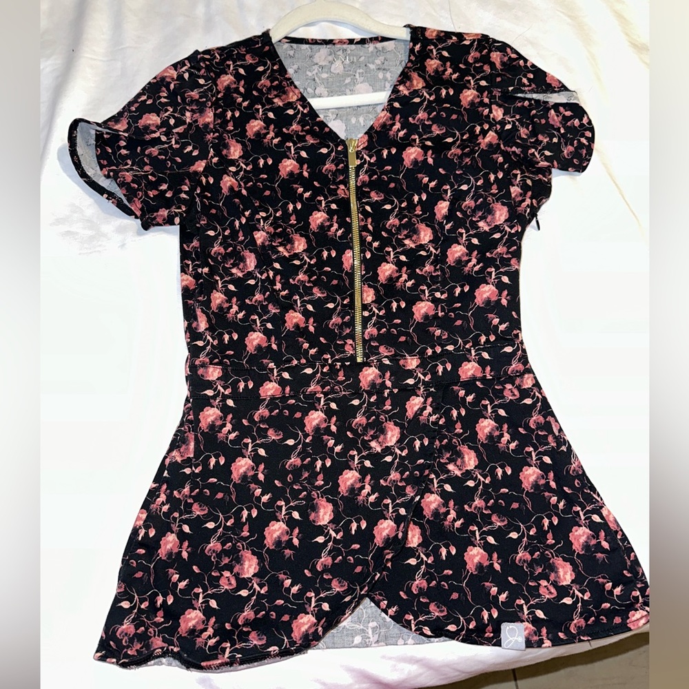 Jaanuu scrub top